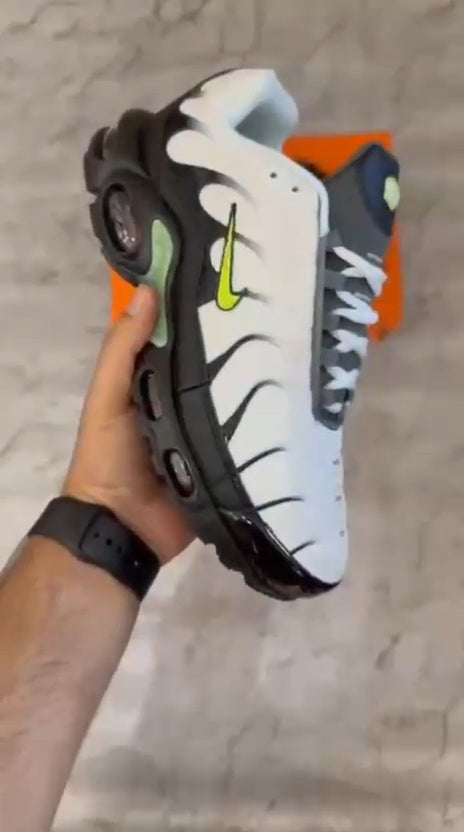 Air Max Plus Carbon Fibre
